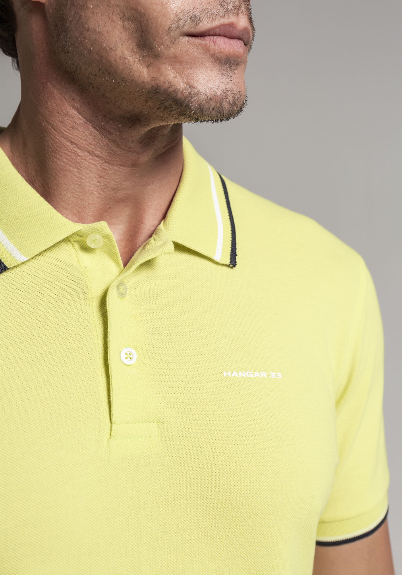 Camisa Polo Masculina em Malha Piquet Comfort, AMARELO VERSO, large.