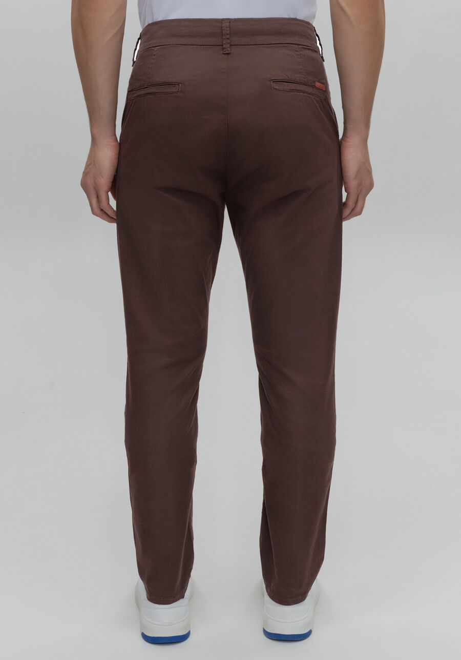 Calça Slim Turbofan Chino Em Sarja Com Elastano, MARROM EGGPLANT. Calça Slim Turbofan Chino Em Sarja Com Elastano, MARROM EGGPLANT, large.