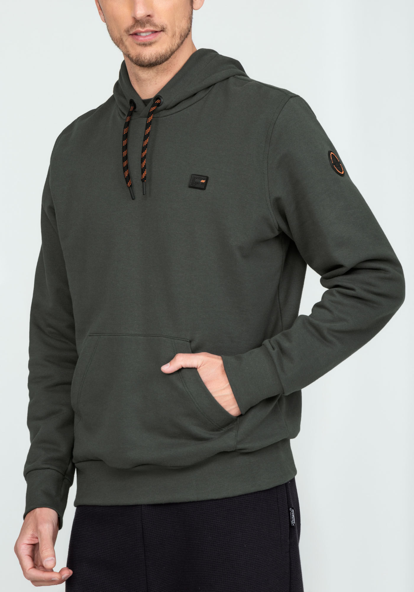 Blus&atilde;o em Moletom com Capuz Forrado, VERDE FURIA, large.